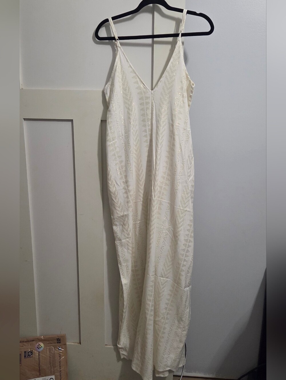 Elan cream textured slip with subtle metallic accents - Picture 10 of 10